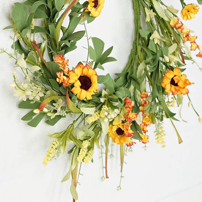 30990- 20in Wreath-Yellow Daisy with mountain flowers-