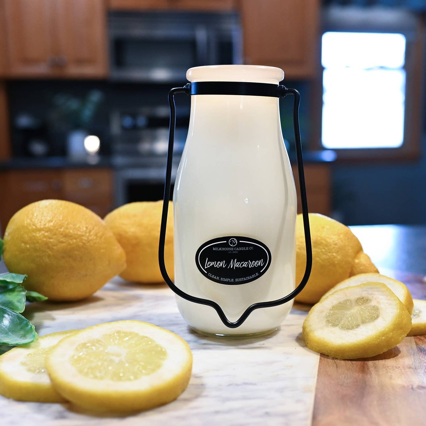 14 oz Milkbottle Candle: Lemon Macaroon