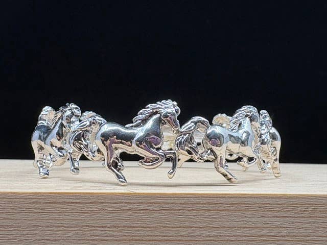 FR5252 Antique Silver Horse Metal Stretch Bracelet