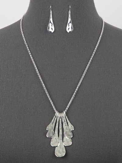 FR2027 Silver Hammered Metal Graduated Necklace Metal Set