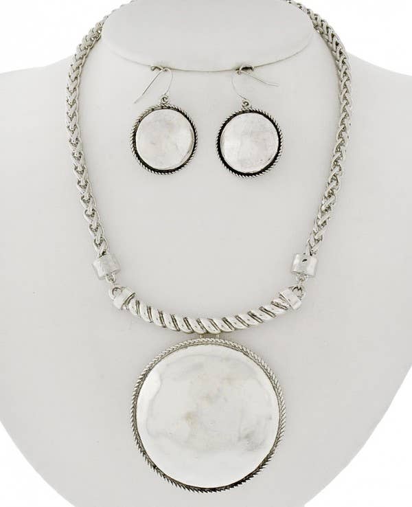 FR2897 Large Hammered Metal Disc Pendant Necklace Set