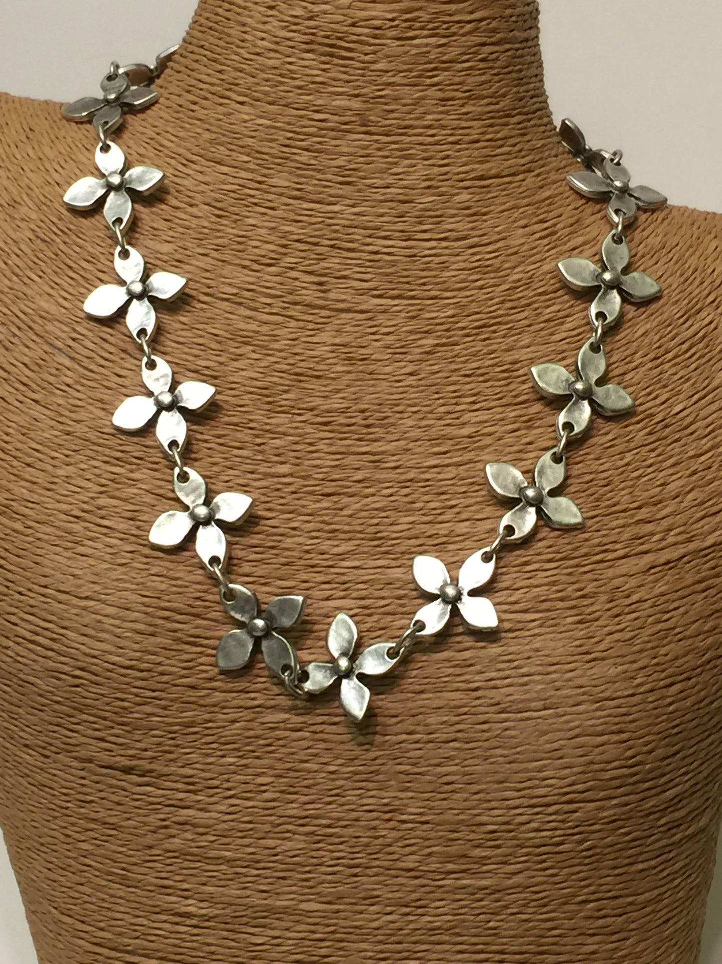 Flower necklace pewter, silver plated
