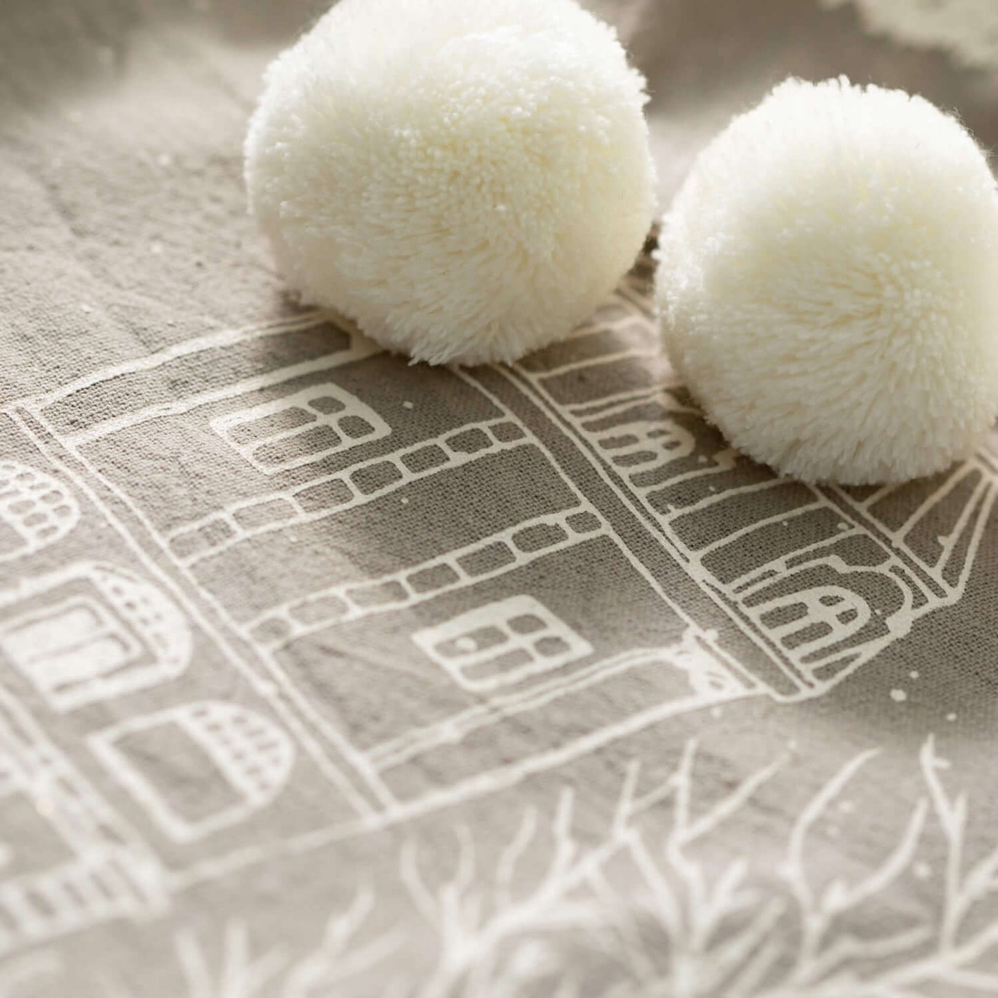 CHRISTMAS VILLAGE TABLE RUNNER