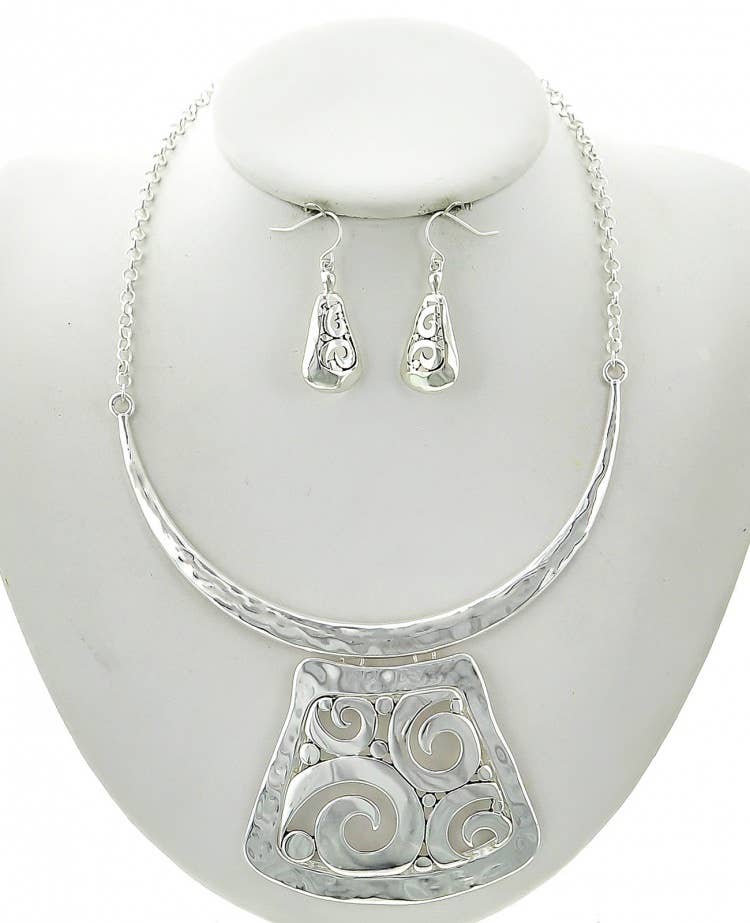 FR3274 Filigree Hammered Bar Pendant Metal Necklace Set