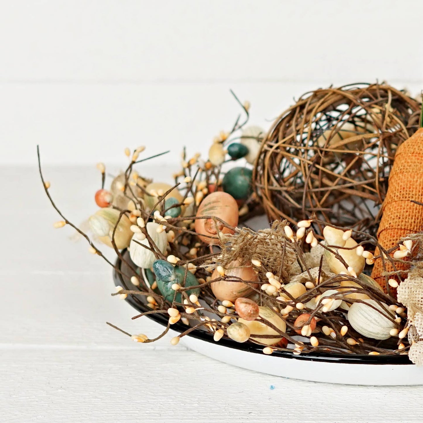 21660- 5ft Easter Egg with Hydrangea Garland
