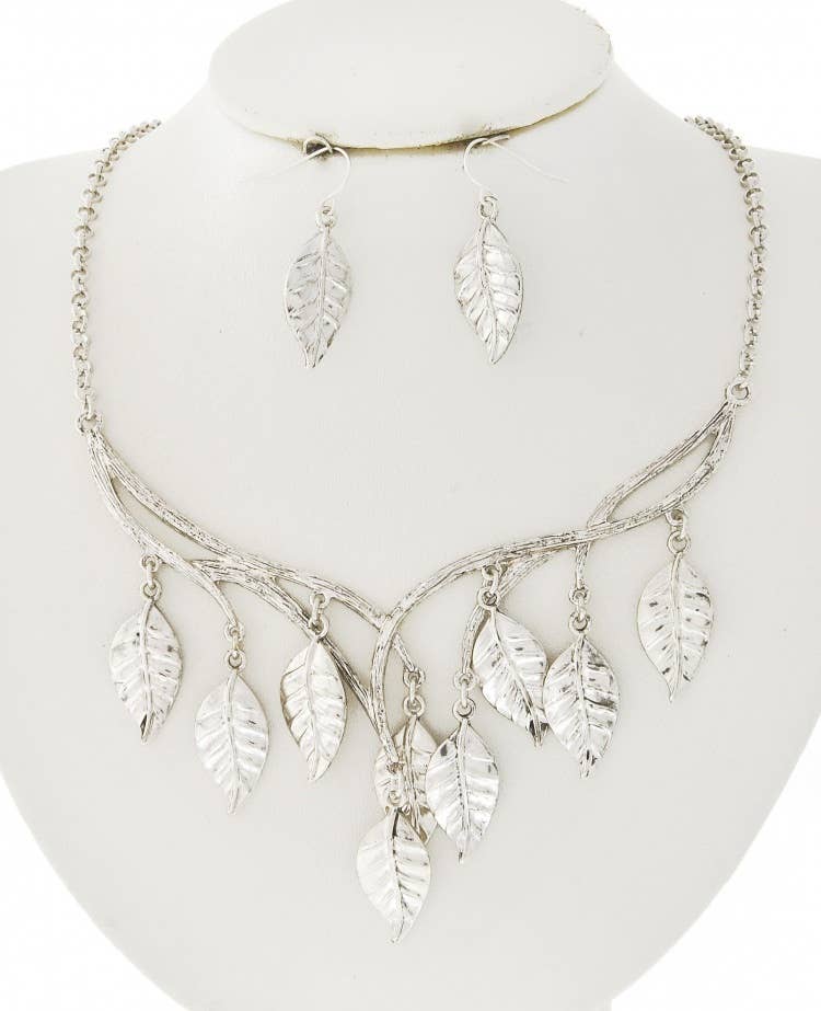 FR3945 Leaf Dangle BIB Style Charm Necklace Set