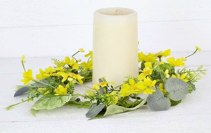 28831 - 12in Wreath-Yellow Primrose with Mix leaves-6/48pcs