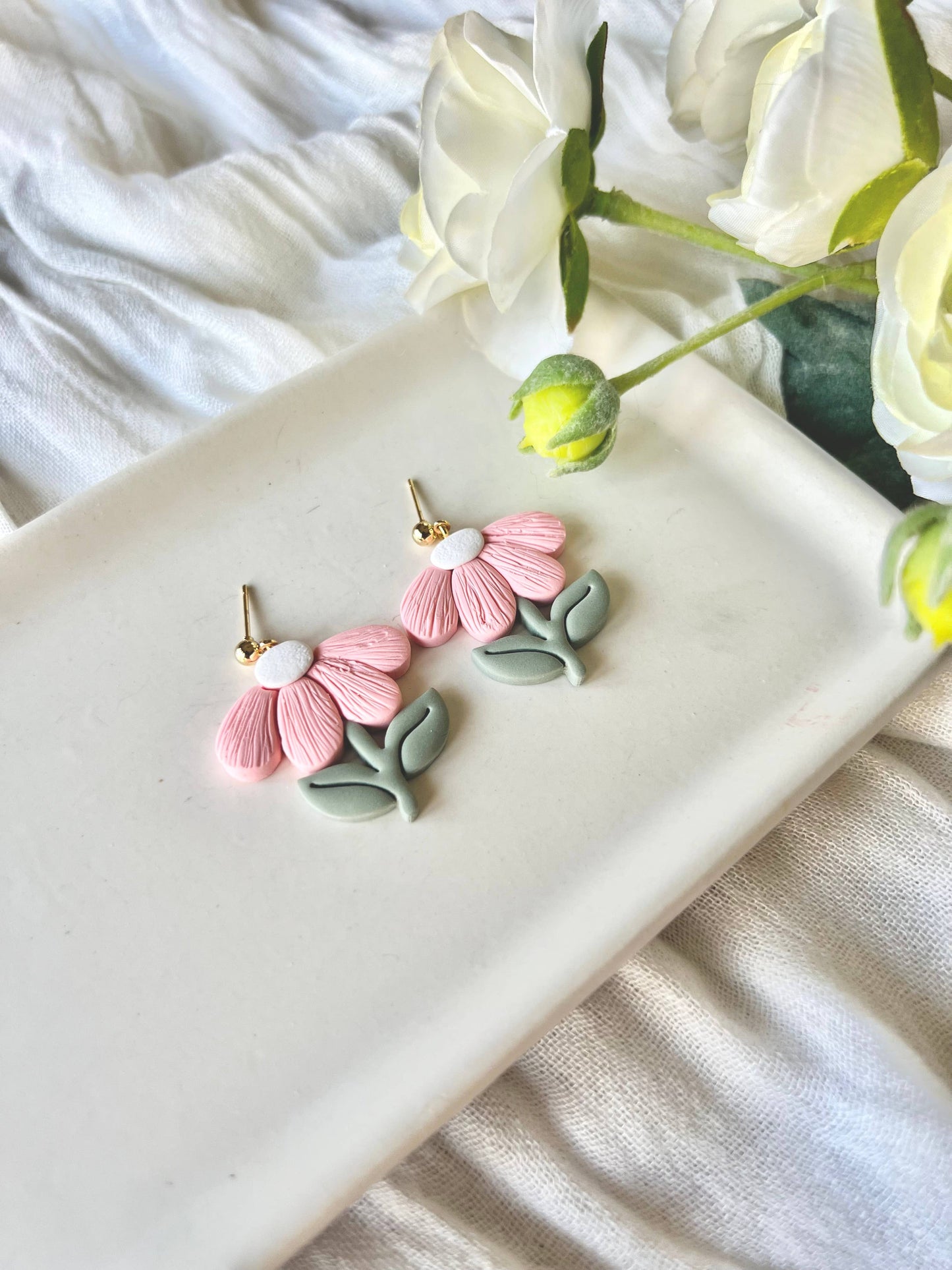 Flower Clay Earrings, Daisy Clay Earrings, Floral Earrings