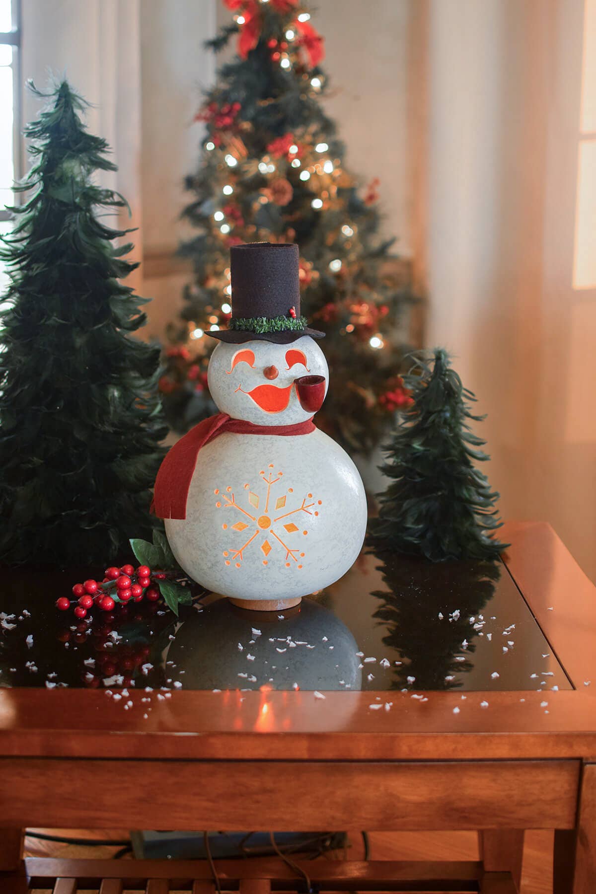 Blizzard Snowman Gourd Luminary - Large Lit
