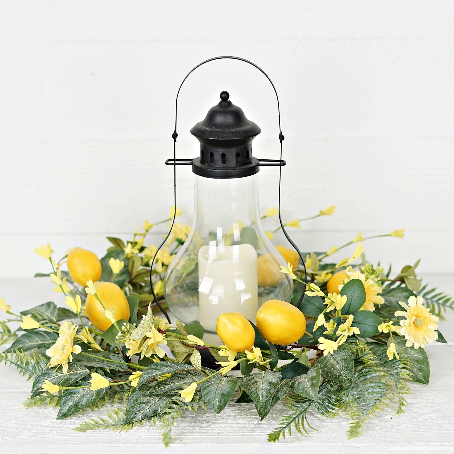 35550- 22in Wreath-Lemon w.Daisy and flocked Salal Leaves