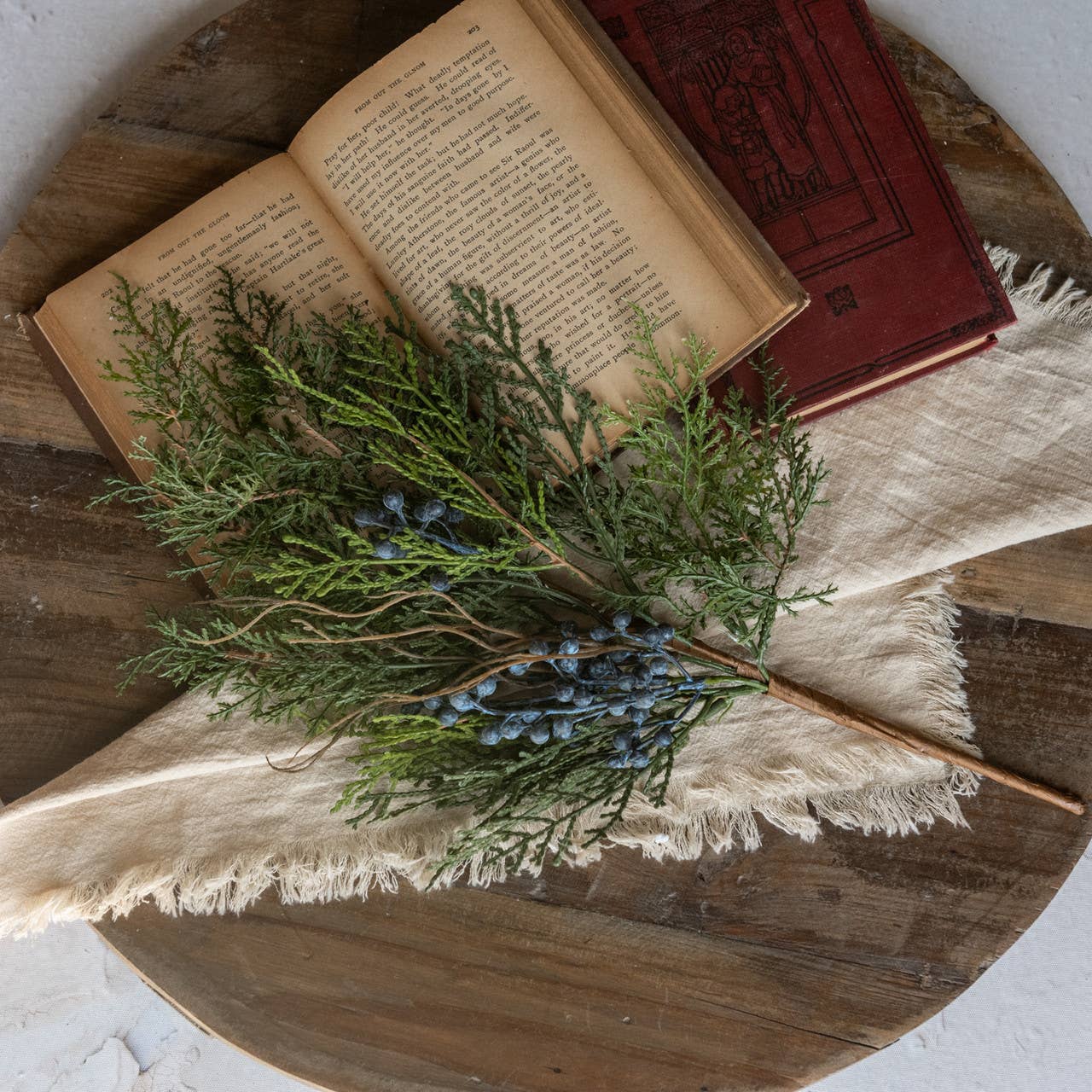 18" CEDAR & BERRIES PICK