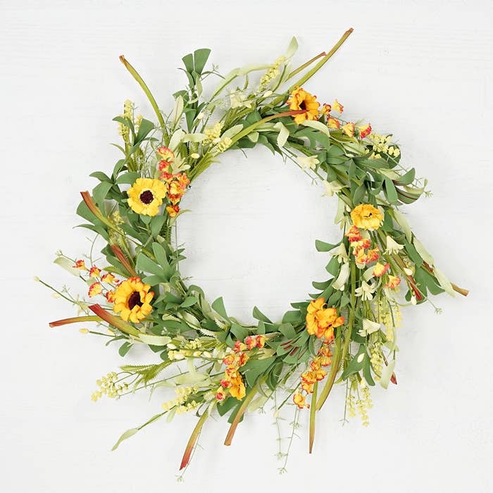 30990- 20in Wreath-Yellow Daisy with mountain flowers-