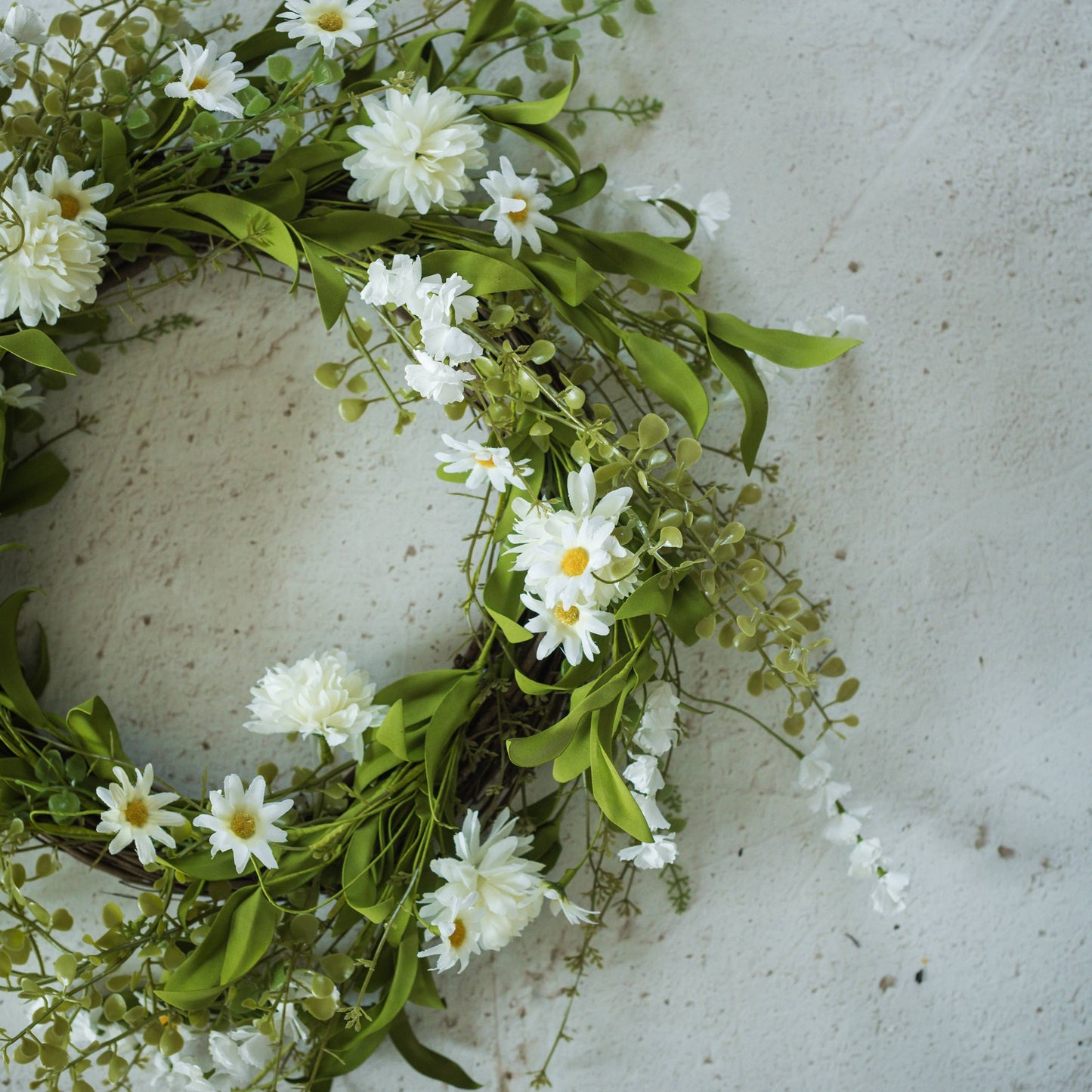 22" WHITE POM POM WILDFLOWER WREATH