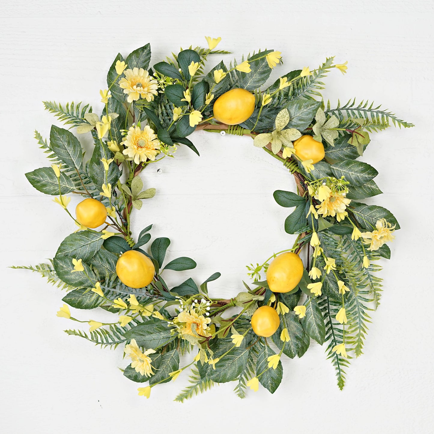 35550- 22in Wreath-Lemon w.Daisy and flocked Salal Leaves