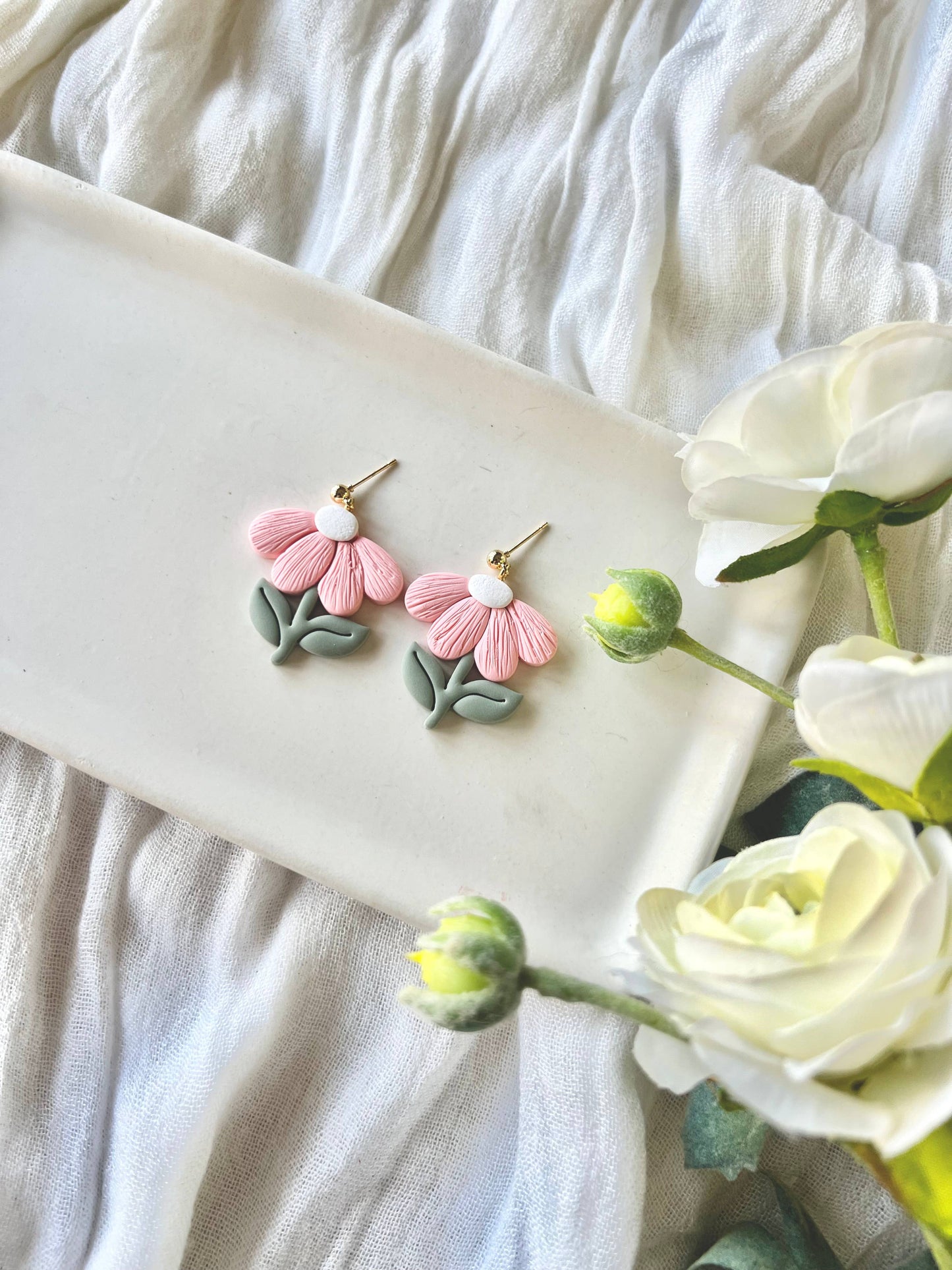 Flower Clay Earrings, Daisy Clay Earrings, Floral Earrings