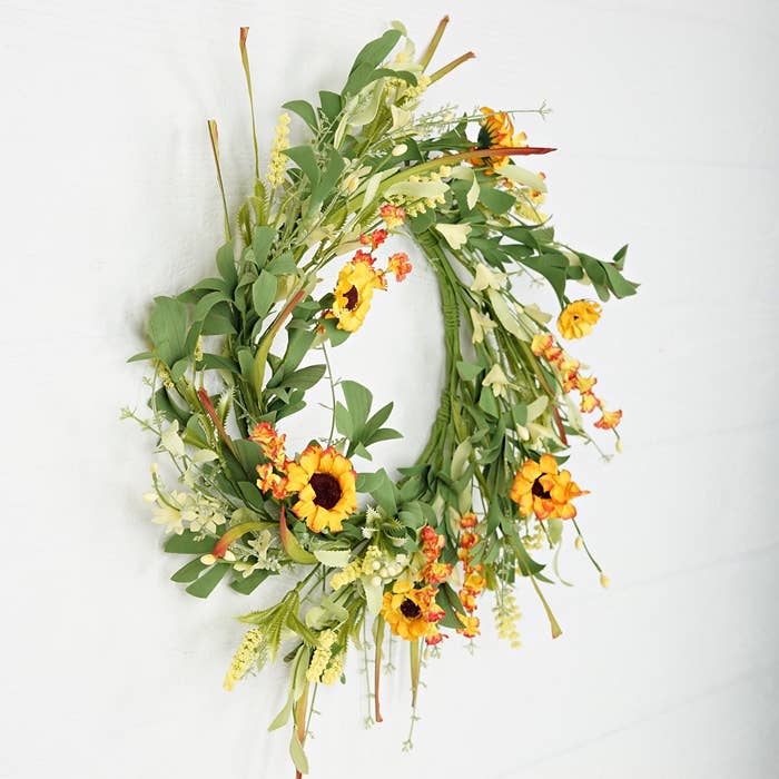 30990- 20in Wreath-Yellow Daisy with mountain flowers-