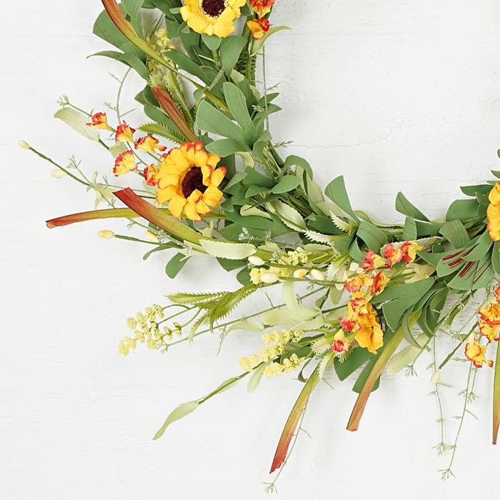 30990- 20in Wreath-Yellow Daisy with mountain flowers-
