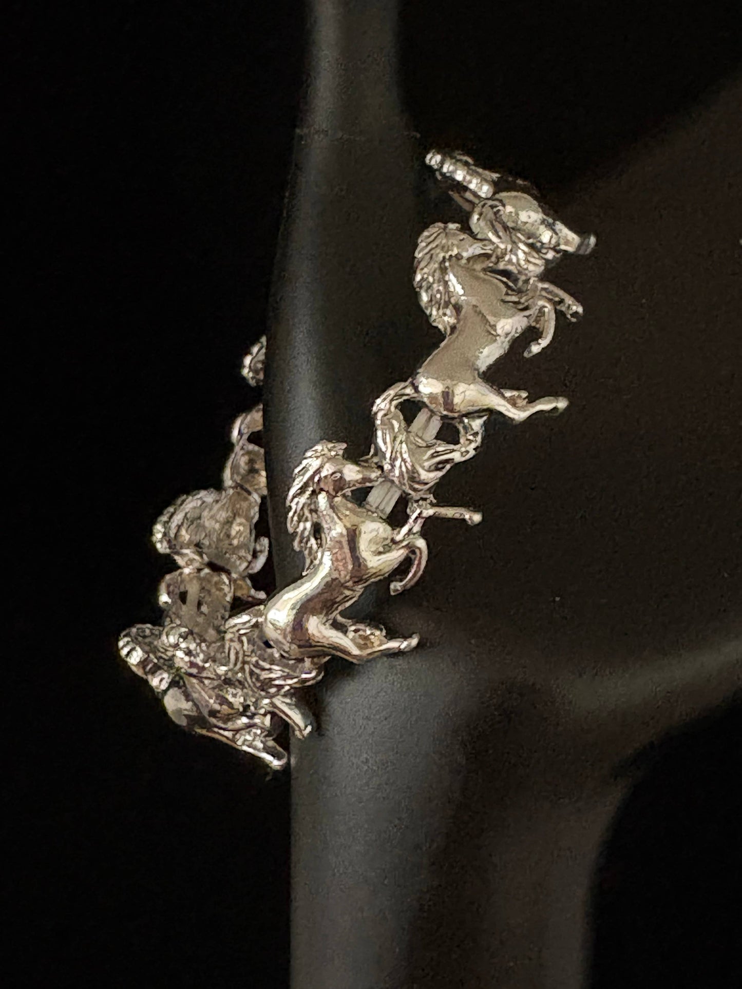 FR5252 Antique Silver Horse Metal Stretch Bracelet