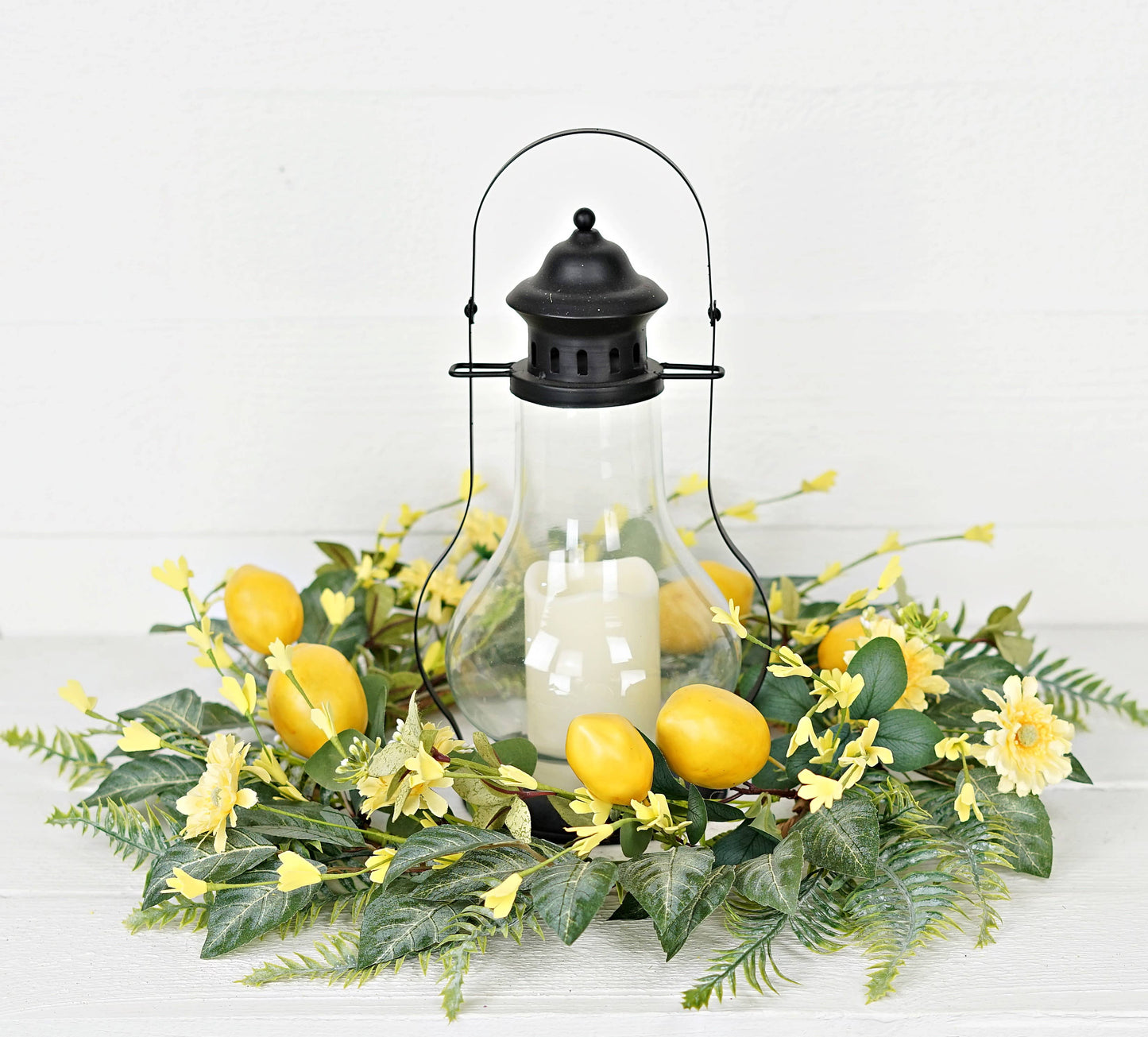 35550- 22in Wreath-Lemon w.Daisy and flocked Salal Leaves