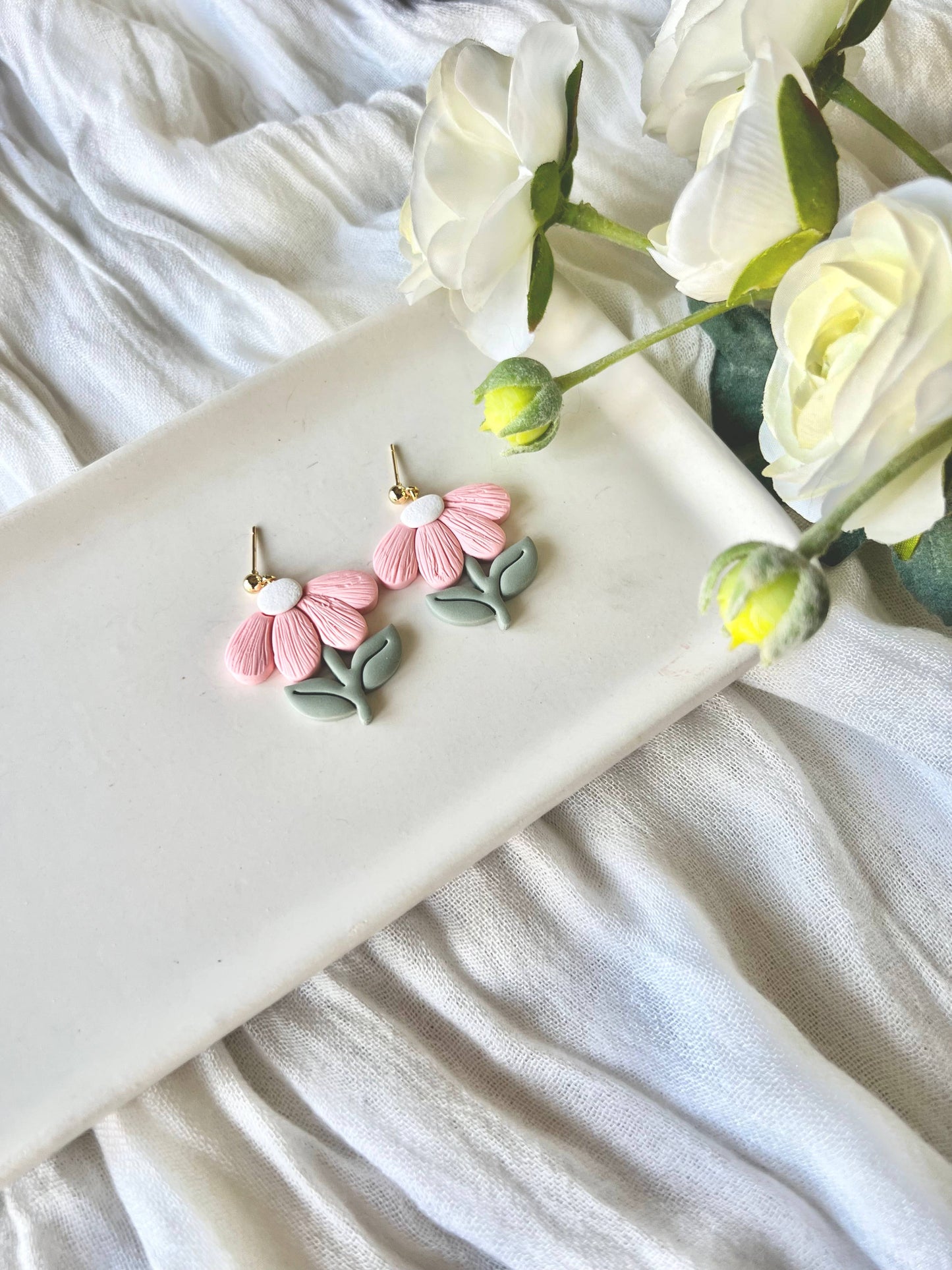 Flower Clay Earrings, Daisy Clay Earrings, Floral Earrings