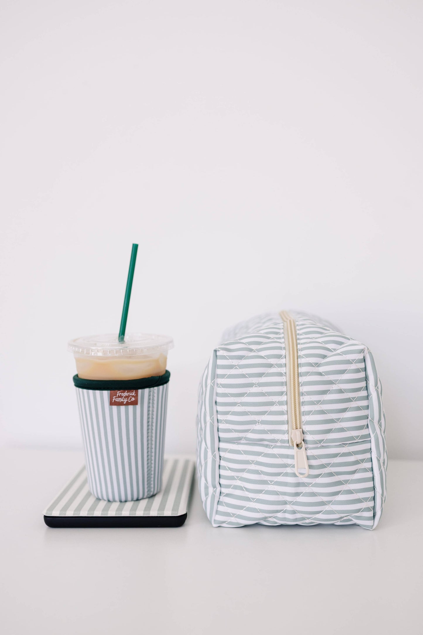 Iced Coffee Sleeve, Cute Reusable Cup Holder Drink Sleeve